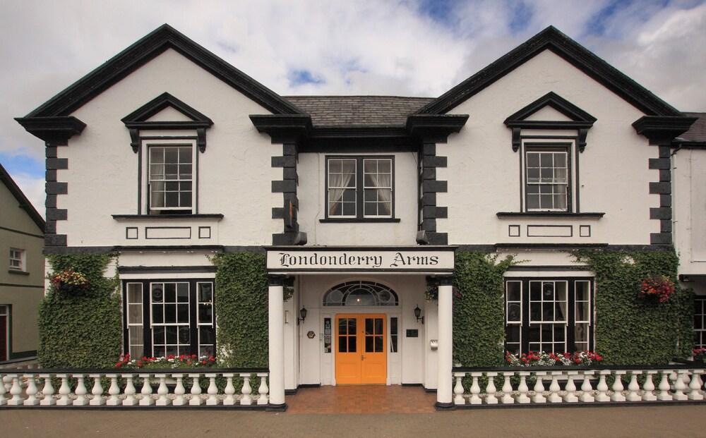 Londonderry Arms Hotel Carnlough Esterno foto