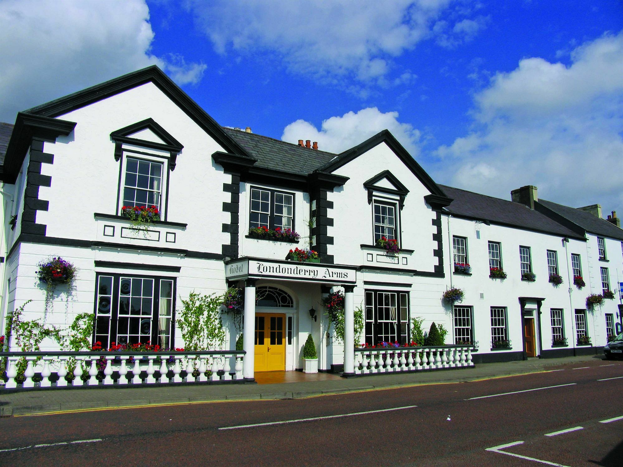Londonderry Arms Hotel Carnlough Esterno foto